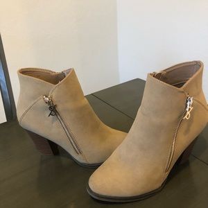 Barely worn Parker & Sky booties - size 7.5
